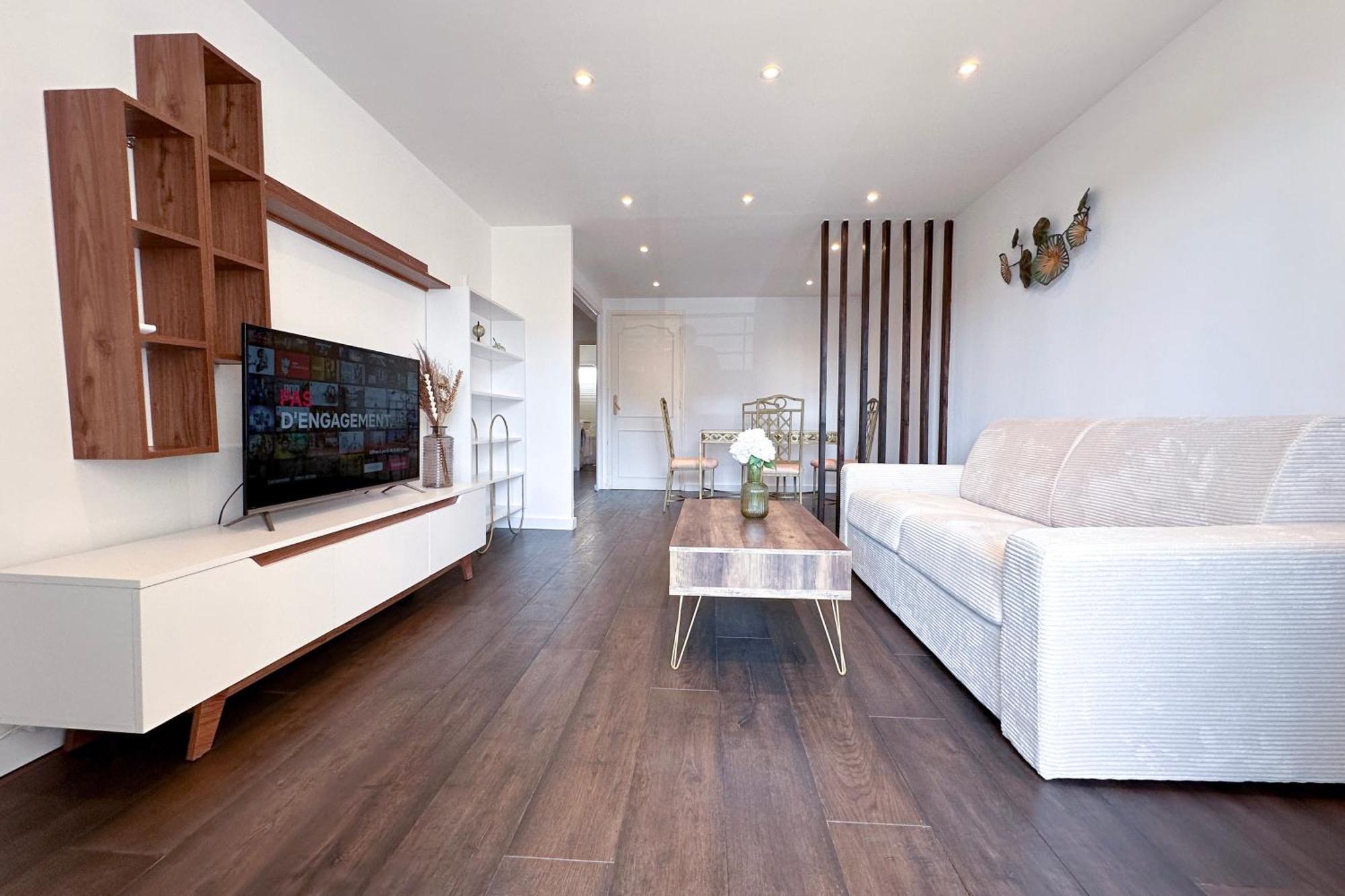 Poincare 4 - Lumineux, Renove, Et Calme A Juan Les Pins Apartamento